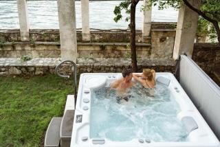 Ca dela Nua front lake - 9