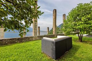 Ca dela Nua front lake - 9