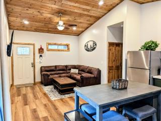 Relax & Recharge in Cozy Pinetop 2BR Retreat - 5