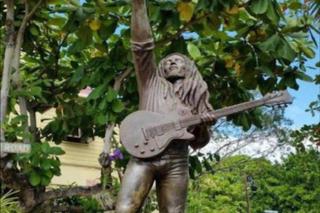 1 Bed Apartment Sleeps 4 with Free Parking - 3