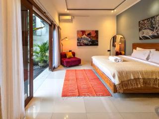 Modern 2-Bedroom Villa with Private Pool, 7m from Beach - 1