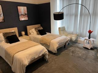 Spacious 7-Bedroom Victorian House - 0