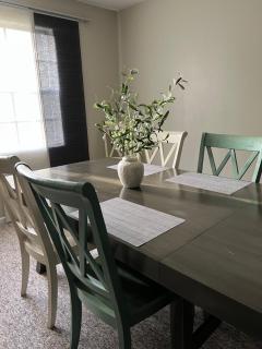 Stay-in' - close-in, clutter-free rental-only home - 4