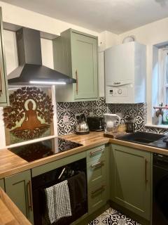 Avalon Sunrise our enchanting Glastonbury cottage - 3