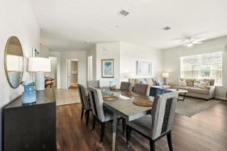 Lakeview Corner Penthouse 404 - 4