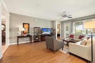 Direct Lake Front View Luxury - 6