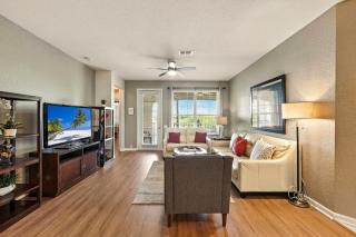 Direct Lake Front View Luxury - 4