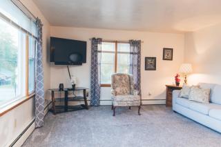 Spacious Bass Creek Apartment B near Peace Trail - 4