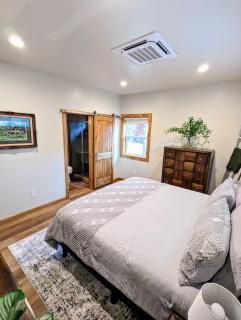 Relax & Recharge in Cozy Pinetop 2BR Retreat - 2