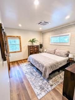 Relax & Recharge in Cozy Pinetop 2BR Retreat - 3