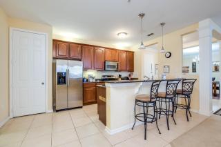 Lake Front huge by clubhouse - 4