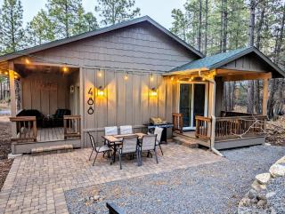 Relax & Recharge in Cozy Pinetop 2BR Retreat - 9