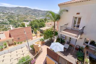 Excellent views, Beach and mountain - 8