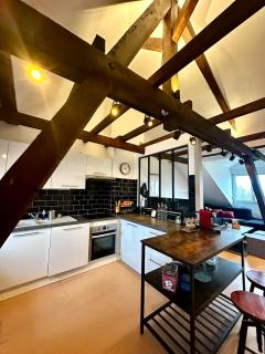 Loft vintage - spacieux 155 m2 - 4 chambres - Parking, Netflix, Wifi Fibre - 5