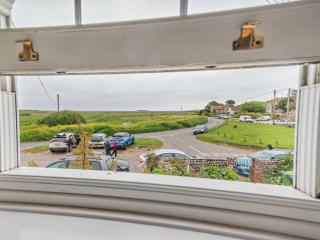 2 Bed in Salthouse NCC15 - 2