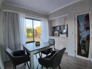 Kaaimans Crest Ocean-View Studio - 7