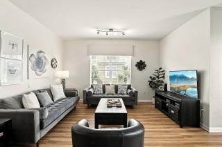 Huge Stunning Corner Home 304 - 9