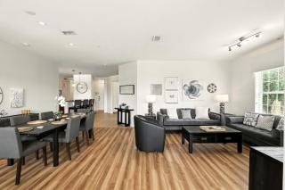 Huge Stunning Corner Home 304 - 8