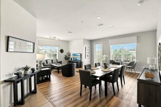 Huge Stunning Corner Home 304 - 7