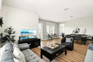 Huge Stunning Corner Home 304 - 6