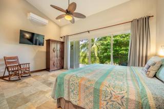 Beautiful Beachfront 2br Condo, With Full Kitchen - 6