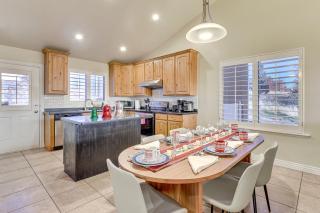 Hike, Golf and Ski Family Home in South Jordan - 9