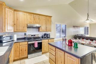 Hike, Golf and Ski Family Home in South Jordan - 4