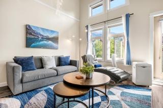 Sleeps 8 Loft with Pool Hot Tub Near Banff - 0