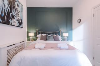 Stylish 5BR House, Chester Centre - Sleeps 12 - 2
