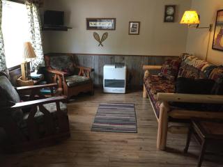 Journeys End Lodging Cabins - 7