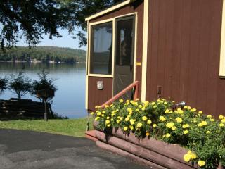 Journeys End Lodging Cabins - 6