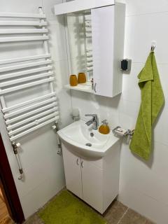 Urban Taft Stay Skopje-Modern Vodno View Suite with Private Parking in Taftalidze - 6
