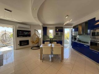 Luxury 3 Bedroom Villa 150sqm with 2 Jacuzzi & Underground Parking - 0