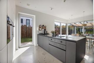 Architektenhaus mit Pool und Sauna - 8