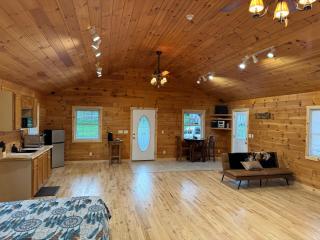 The Saloon Cabin Retreat - Hedgesville - 4