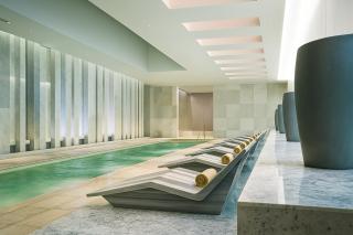 Fontaine Bleau Suite - Street & Partial Ocean view - 9