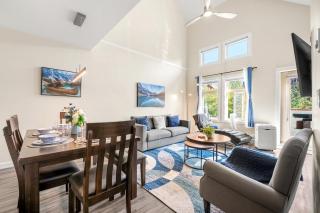 Sleeps 8 Loft with Pool Hot Tub Near Banff - 4