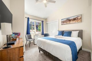 Sleeps 8 Loft with Pool Hot Tub Near Banff - 7