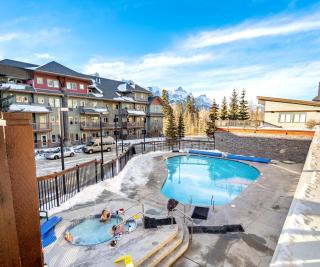 Sleeps 8 Loft with Pool Hot Tub Near Banff - 6
