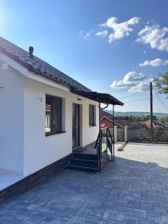 Charming Little House in Brad - 8