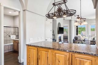 Blue Bird by Lake Escape - Near Silver Dollar City - 1