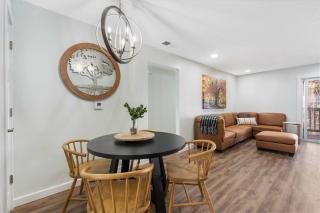 Vineyards Stonewall Escape - Sleek Modern Retreat - 7