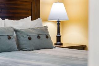 Branson Getaway - Condo for 6 in Epic Location - 8