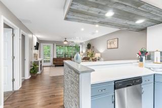 Lakeside Bliss Retreat - 2 BDR - 5