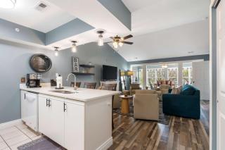 Eagle's Nest at The Club- Chic 2BR Golf View Condo - 4