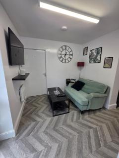 Room in Newly Refurbished House - 0