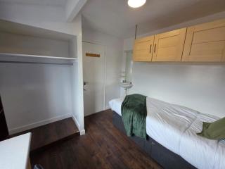 Room in Newly Refurbished House - 4