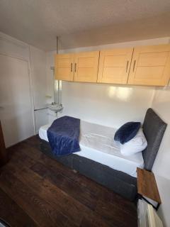 Room in Newly Refurbished House - 1