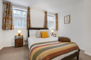Bright 1-Bed Flat, Near Station, Fast Wi-Fi - 9