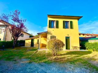 Nazario Sauro - Lucca by the walls - 0